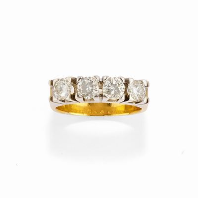 Anello in oro bicolore 18k con quattro diamanti taglio brillante