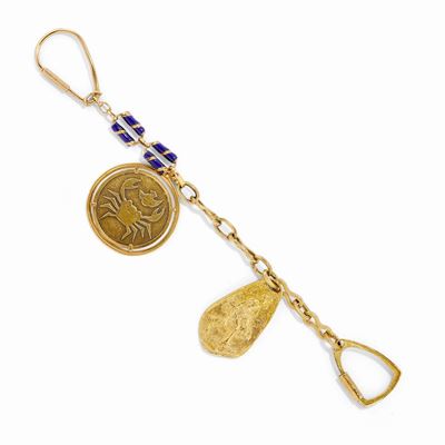 Bracciale in oro giallo 18k con pendenti e smalto blu
