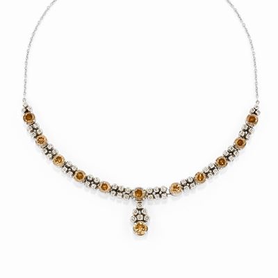 Collana in oro bianco 18k con diamanti incolore e fancy color cognac