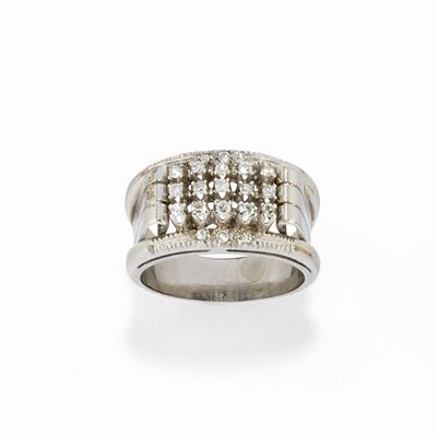 Anello in oro bianco 18k con diamanti taglio huit-huit