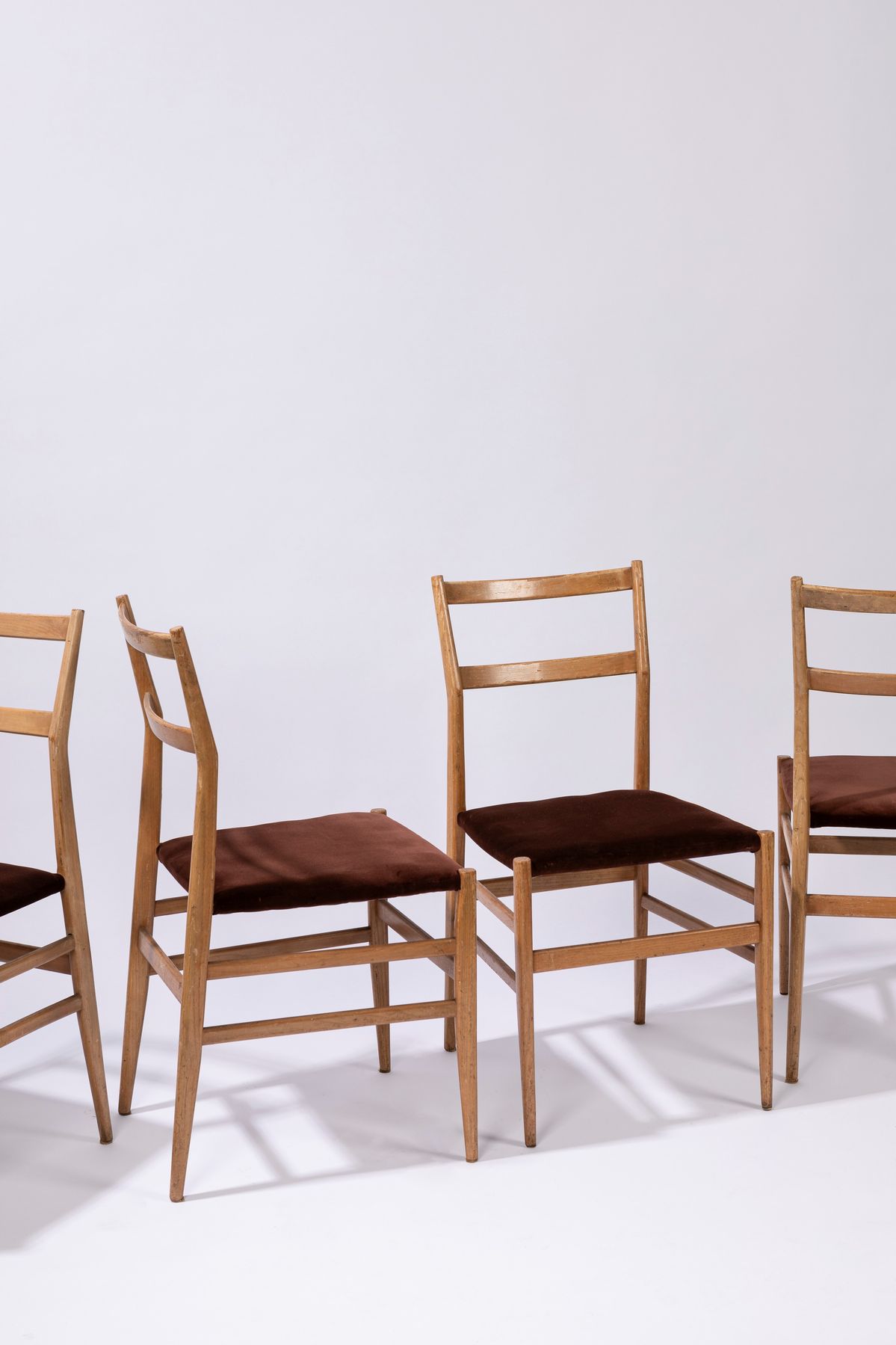 Gio Ponti - Quattro Sedie, legno e seduta imbottita (modello Leggera) - 1952