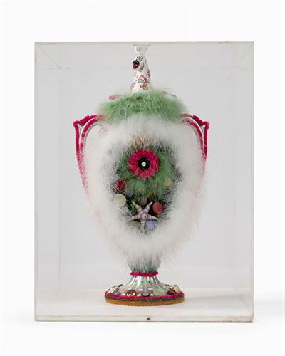 Bianconi, Thot'em - Ceramica tessuto, bottoni e piume, 2005