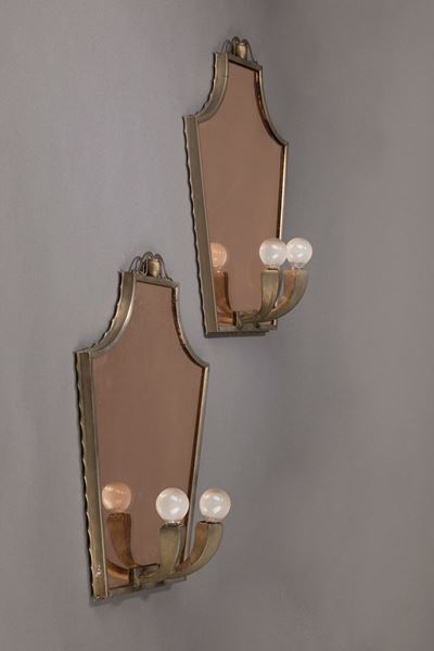 Due lampade da parete in metallo nichelato con specchio