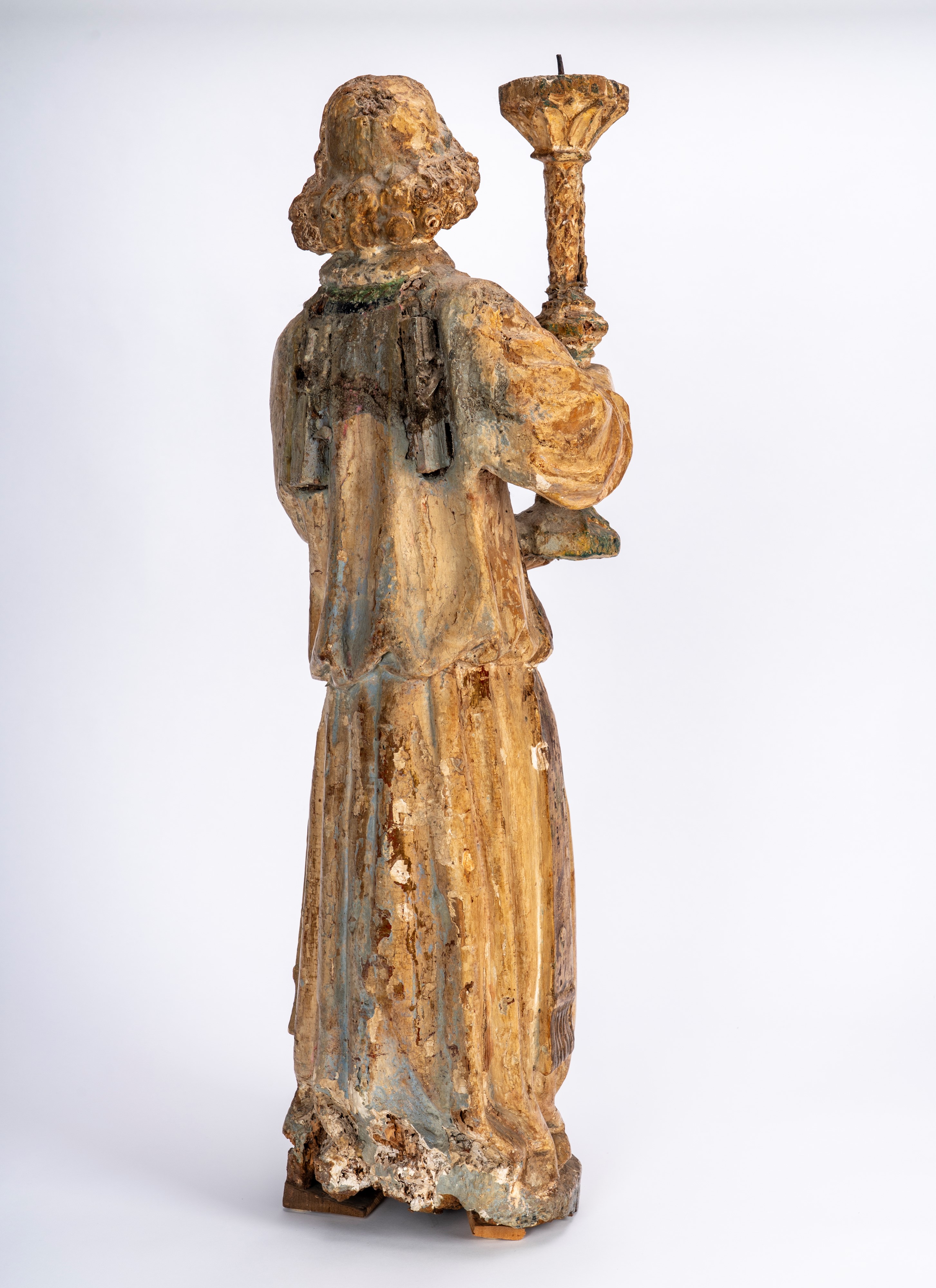 Scuola umbra, Scultura lignea raffigurante angelo reggitorcia