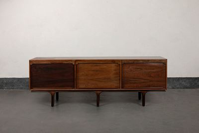 Mobile Model 501 in teak con serrande scorrevoli