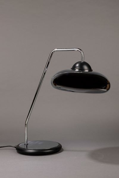 Lampada da tavolo in metallo cromato con base verniciata, 1980 ca.