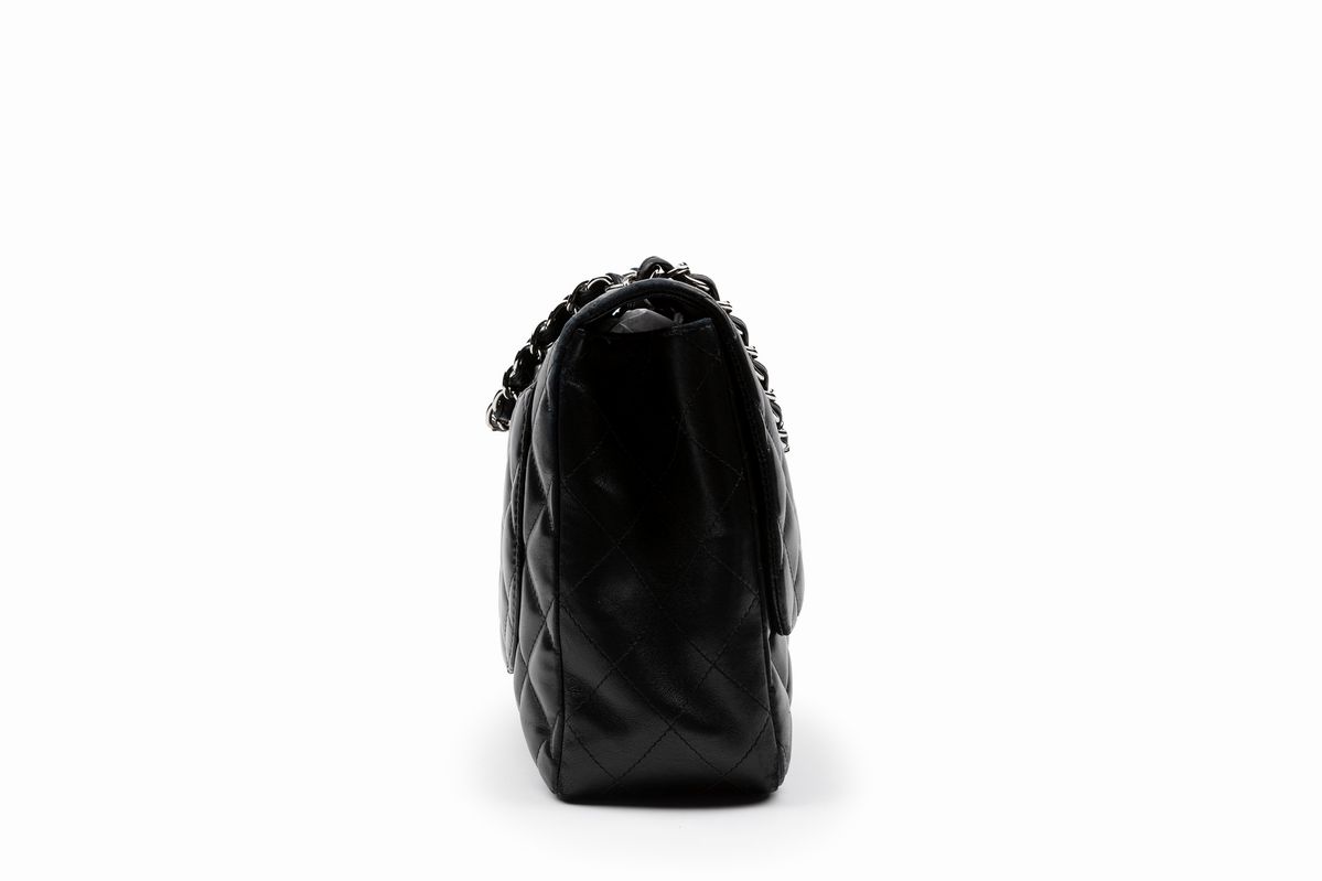 Chanel - Borsa Jumbo in pelle matelassé nera con tracolla a catena, 2009