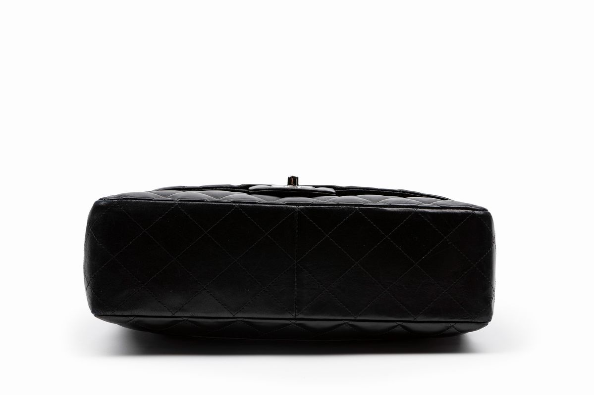 Chanel - Borsa Jumbo in pelle matelassé nera con tracolla a catena, 2009