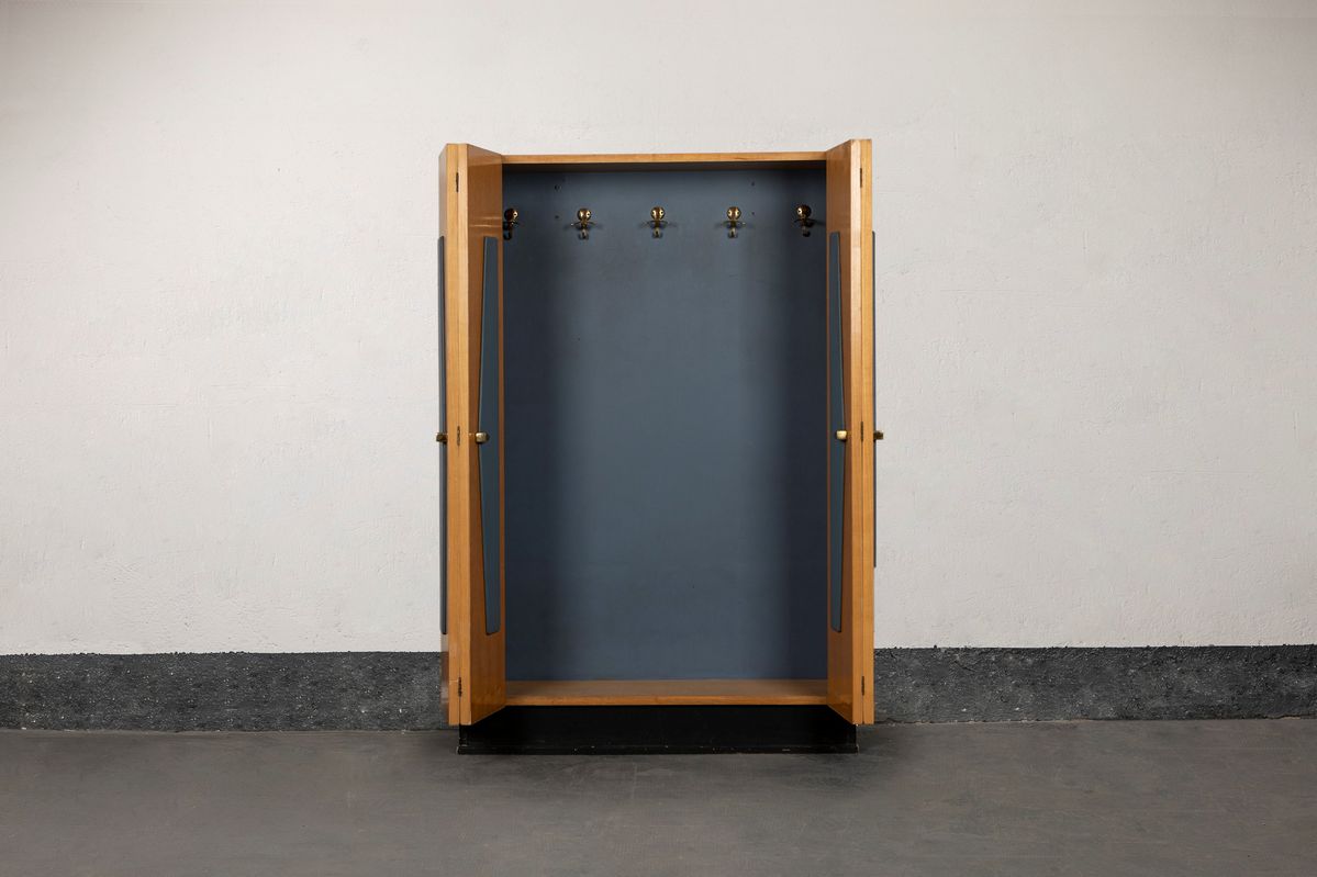 Manifattura Italiana - Armadio, legno con dettagli in ottone, circa 1950