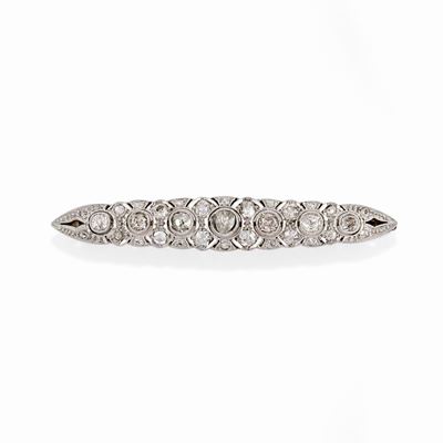 Spilla in oro bicolore 18k con diamanti taglio brillante e rosa