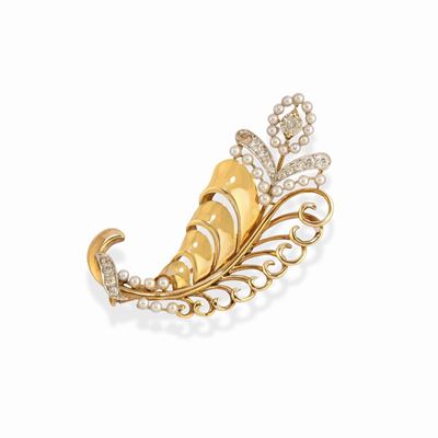 Spilla in oro bicolore 18k, decorata con microperle e diamanti taglio vecchio