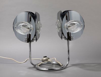 Lampada da tavolo in metallo cromato con diffusori in vetro stampato