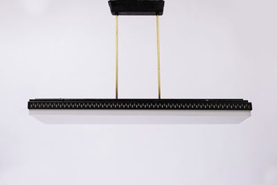 Opera contemporanea, Sospensione - Lamiera verniciata, ottone e perspex con illuminazione a fluor...