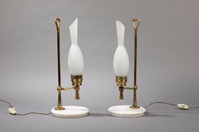 Lampade, coppia in ottone con diffusori in vetro opalino e base in marmo bianco
