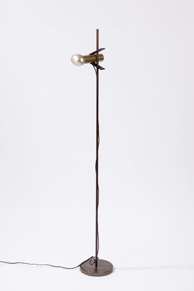 Lampada da terra Modello 399, metallo e ottone, h 143 cm