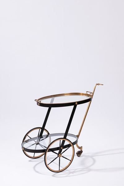 Carrello portavivande in legno con piani in vetro e dettagli in ottone
