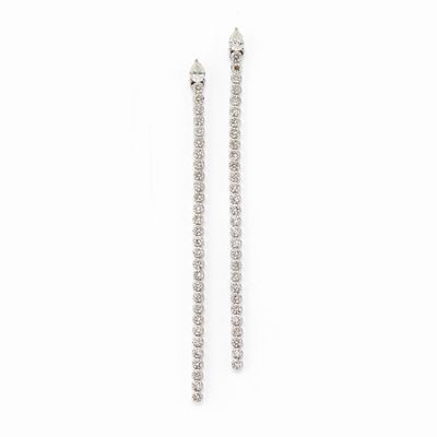 Orecchini pendenti in oro bianco 18k con diamanti taglio goccia e brillante