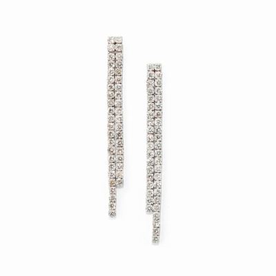Orecchini pendenti in oro bianco 18k con diamanti