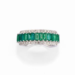  - Anello con smeraldi