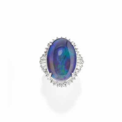 Anello in platino con opale nero e diamanti