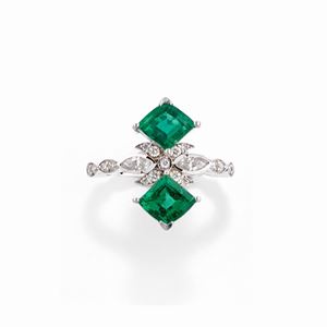 - Anello con smeraldi