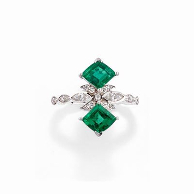 Anello con smeraldi e diamanti, oro bianco 18k