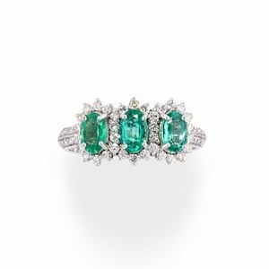  - Anello con smeraldi e diamanti