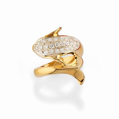 Anello in oro bicolore 18k con delfino e diamanti