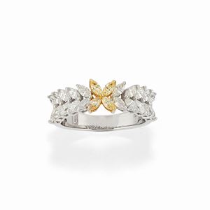  - Anello con diamanti