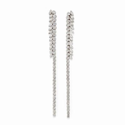 Orecchini pendenti in oro bianco 18k con diamanti