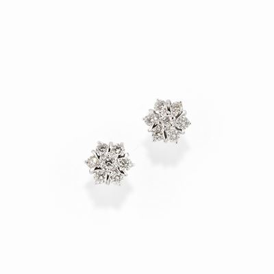 Orecchini in oro bianco 18k, con diamanti a taglio brillante
