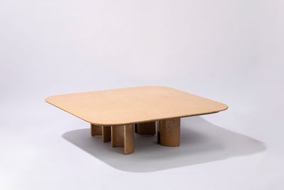 Tavolino in legno impiallacciato in radica