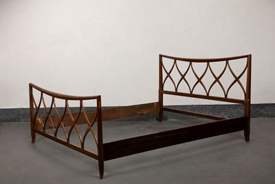 Letto matrimoniale in legno di noce