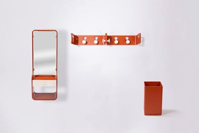 Carlo De Carli, Set di oggetti decorativi con specchio, portaombrelli e appendiabiti