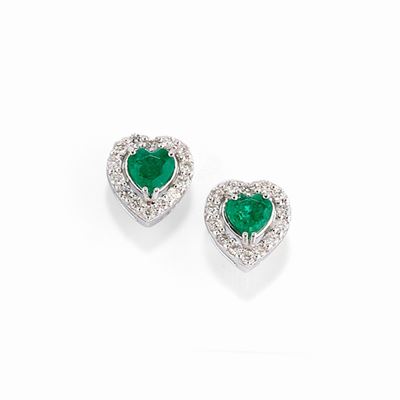 Orecchini in oro bianco 18k con smeraldi e diamanti