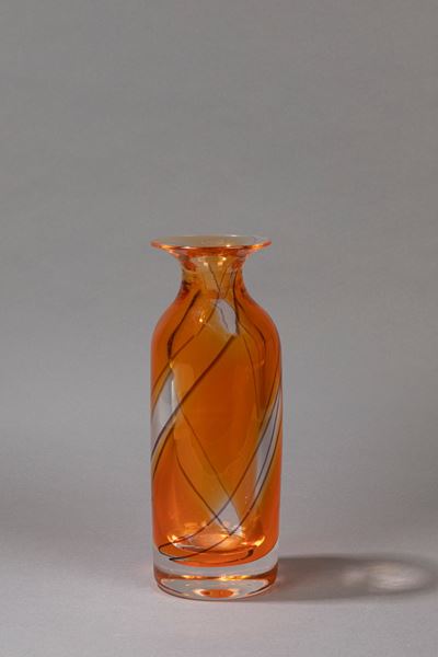 Vaso in vetro soffiato con spirali colorate