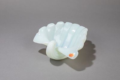Conchiglia in vetro soffiato opalino