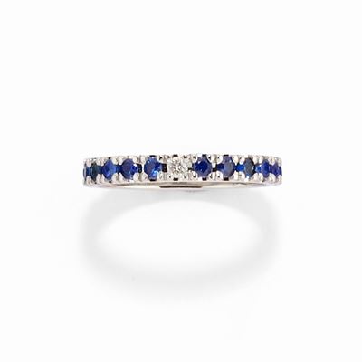 Anello eternity in oro bianco 18k con zaffiri e diamanti