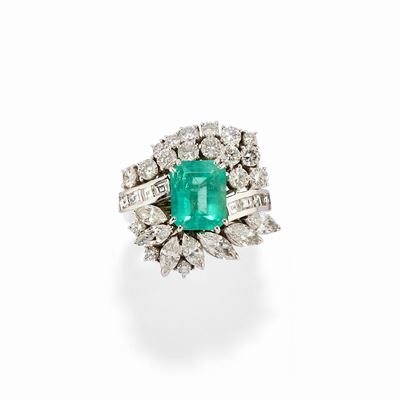 Anello in oro bicolore 18k con smeraldo e diamanti