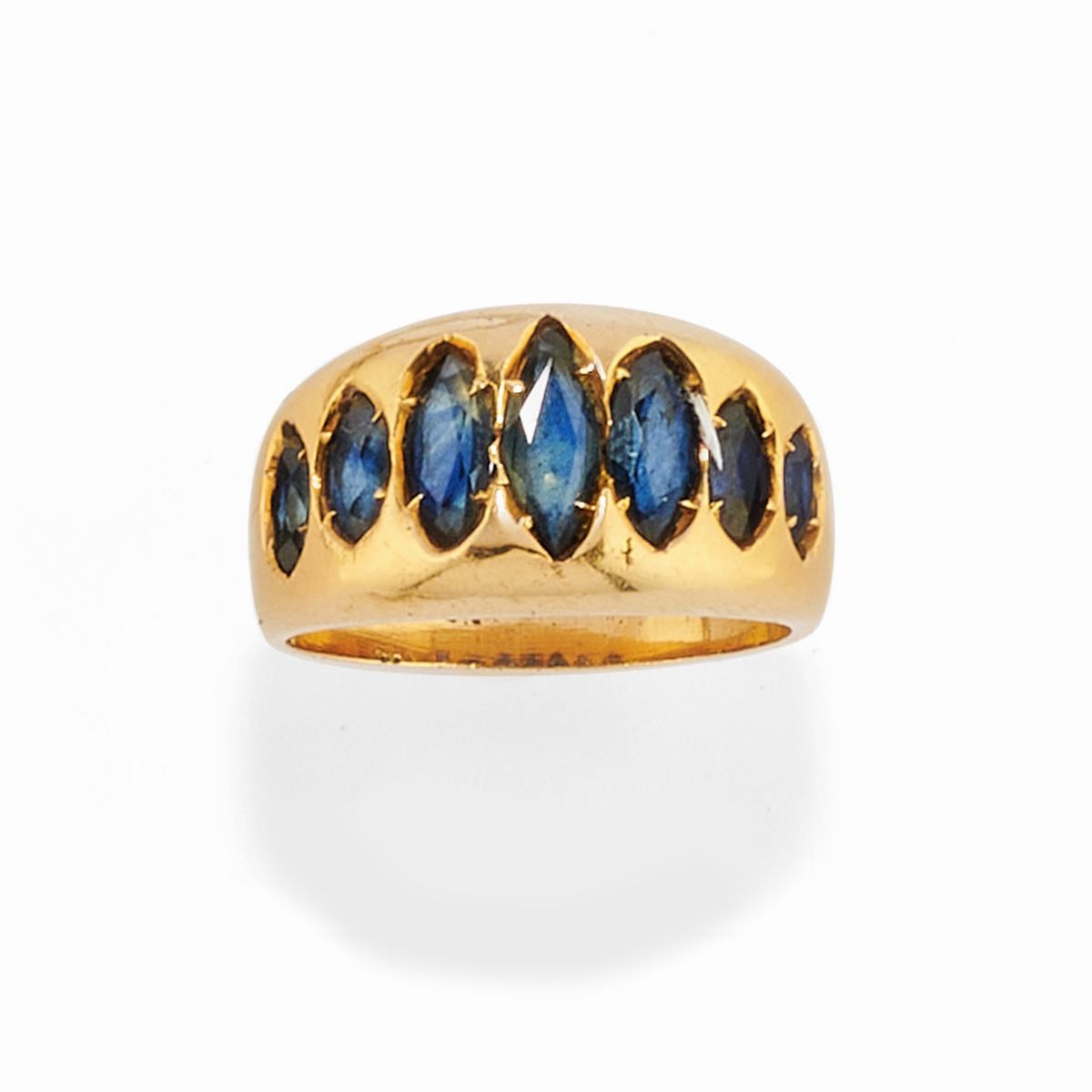 Due anelli con zaffiri in oro rosso e bianco 18k, circa 1940