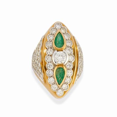 Anello con diamanti e smeraldi, oro bicolore 18k