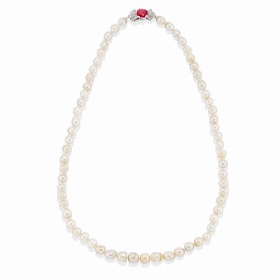Collana di perle naturali in oro bianco 18k con rubino e diamanti