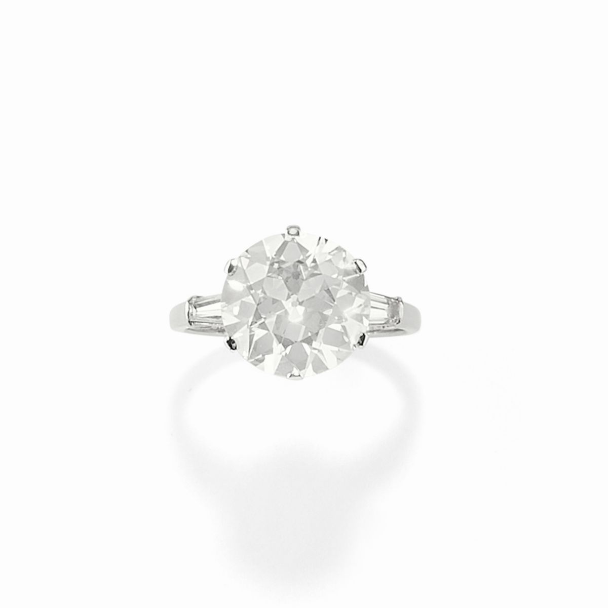 Bulgari, Anello solitario con diamante di ct 6,10 in oro bianco 18k