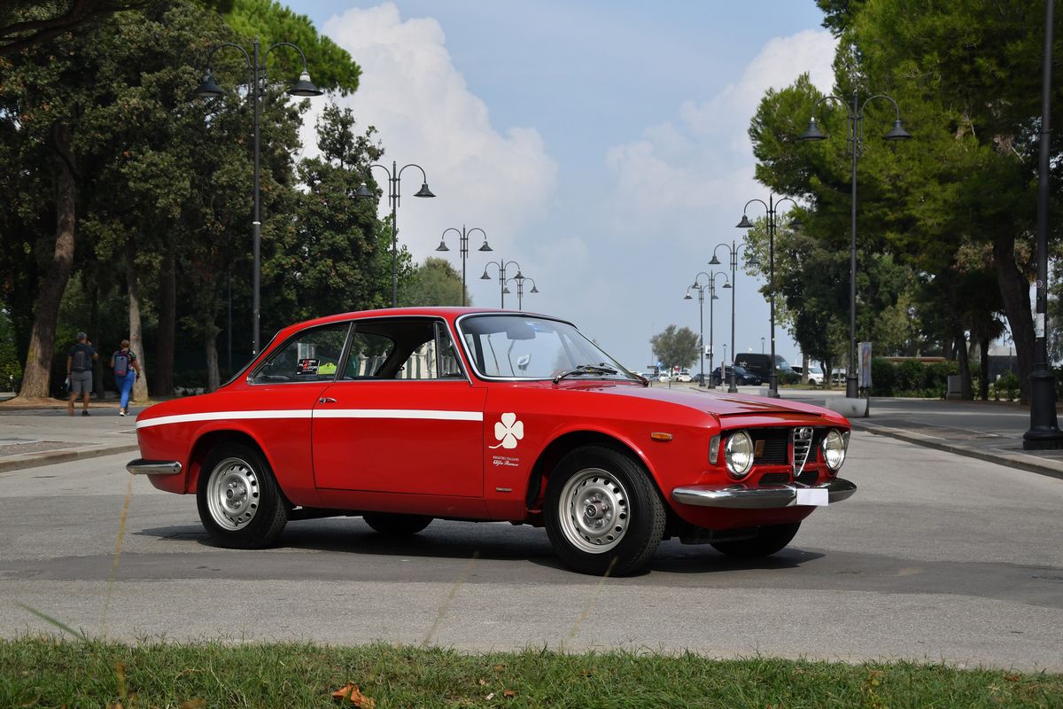 Alfa Romeo - Gta 1300 Junior (bertone)