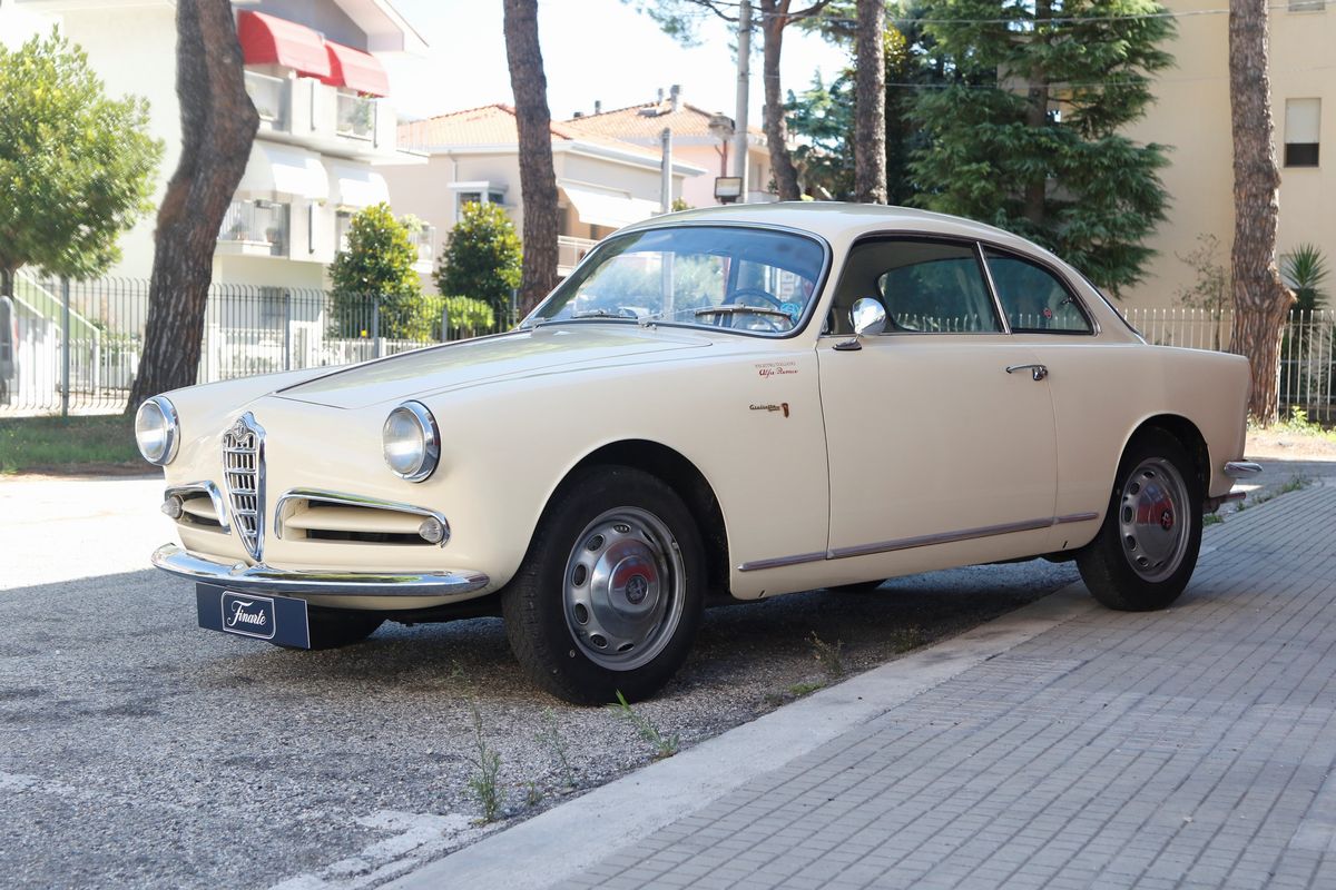 Alfa Romeo - Giulietta Sprint (bertone)