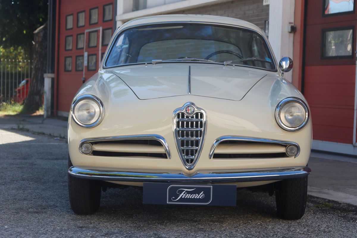 Alfa Romeo - Giulietta Sprint (bertone)