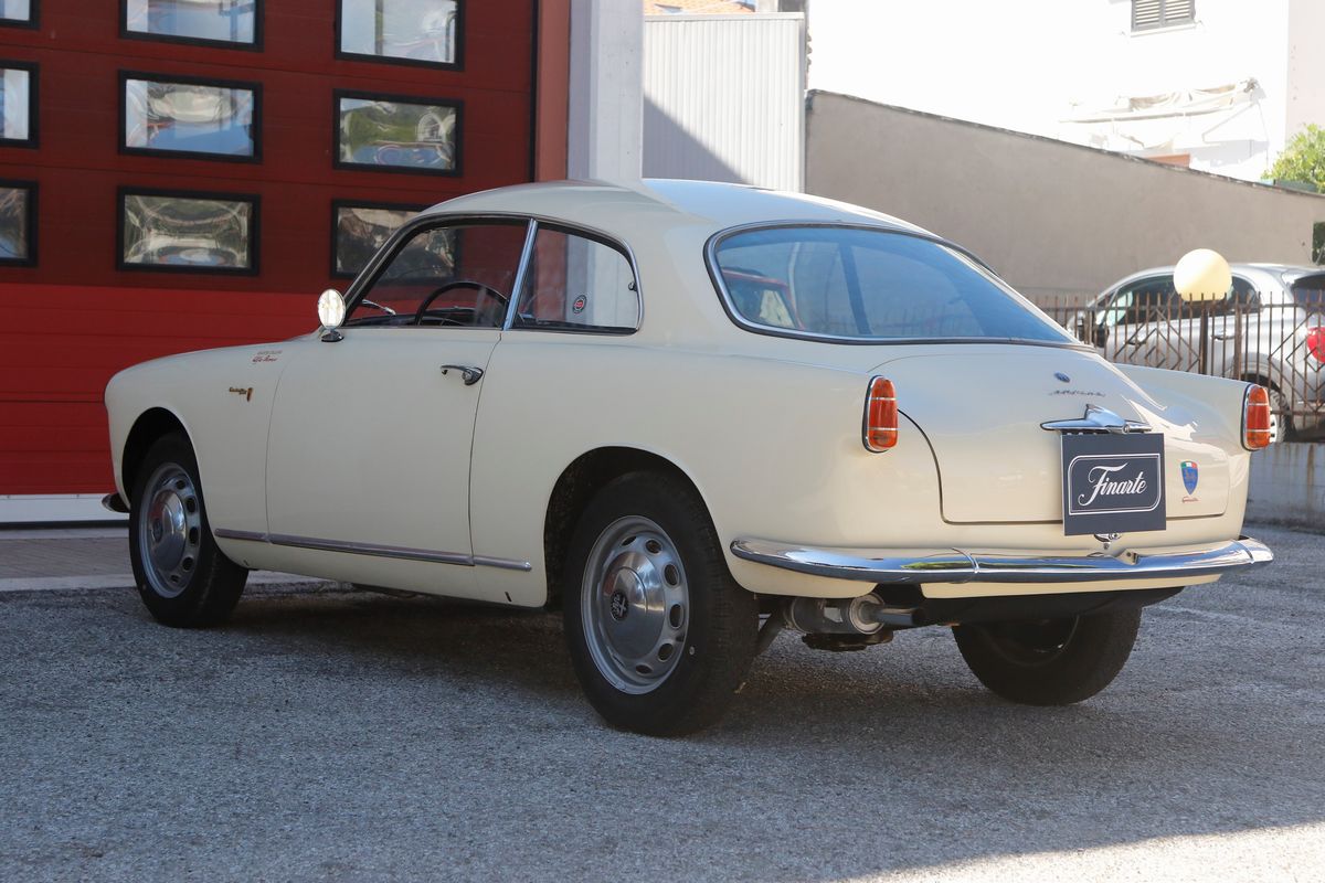 Alfa Romeo - Giulietta Sprint (bertone)