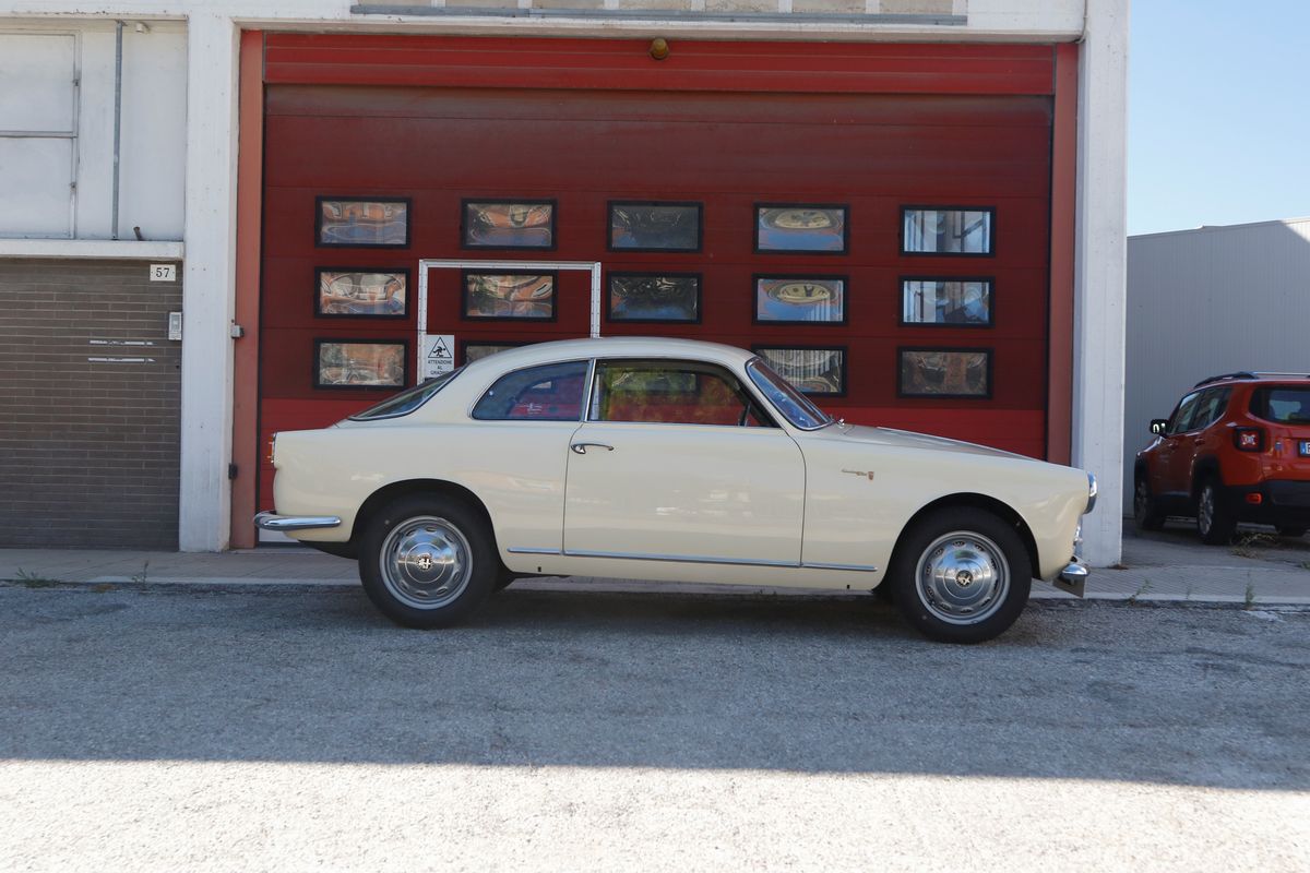 Alfa Romeo - Giulietta Sprint (bertone)