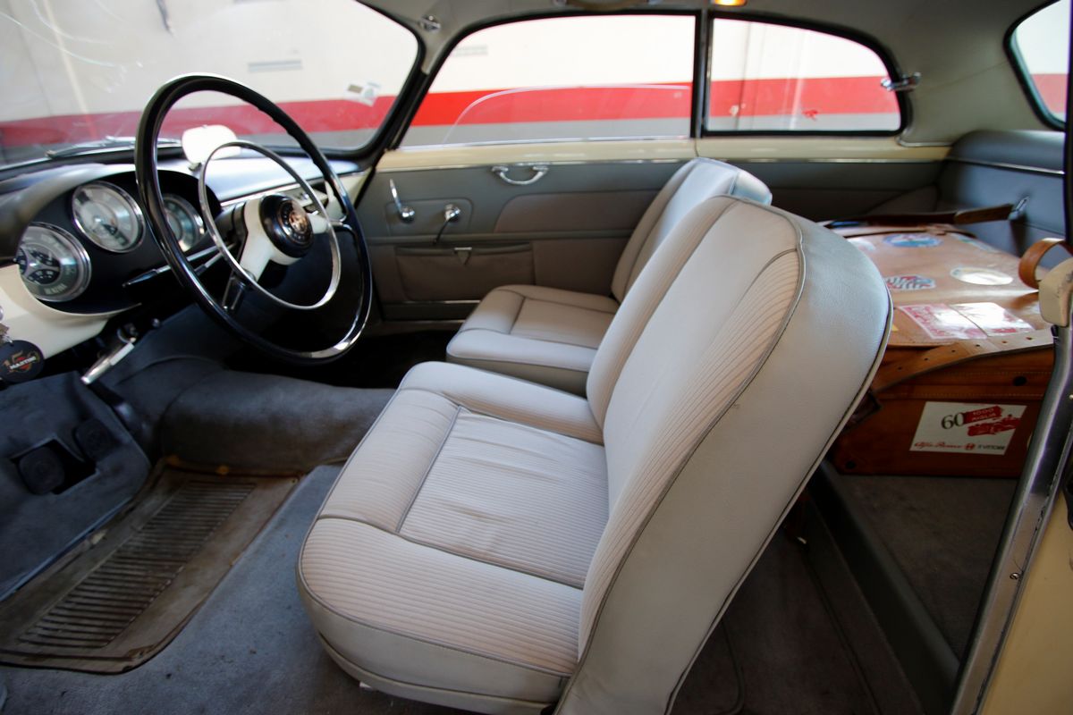 Alfa Romeo - Giulietta Sprint (bertone)