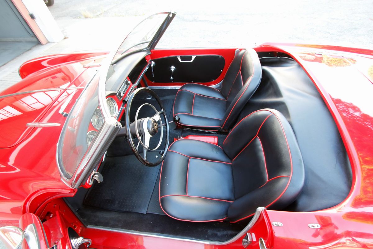 Alfa Romeo - Giulietta Spider Veloce (pinin Farina)